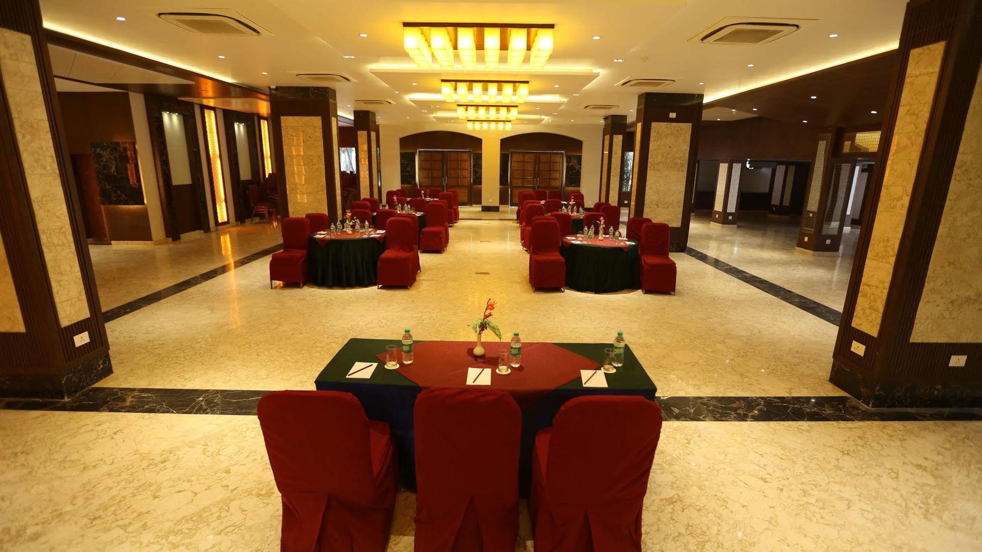 The Amayaa Varanasi Exterior photo
